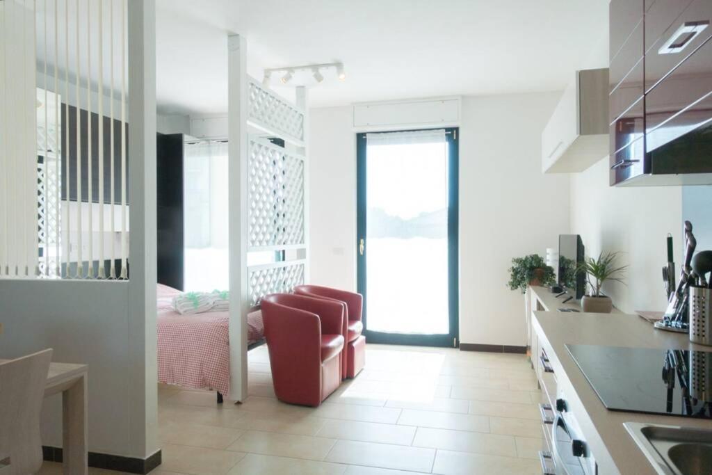 Apartment Victoria, Cozy Studio Flat Near Leonardo Academy Sesto Calende Extérieur photo