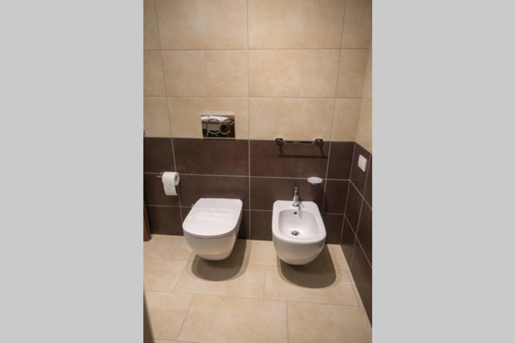 Apartment Victoria, Cozy Studio Flat Near Leonardo Academy Sesto Calende Extérieur photo