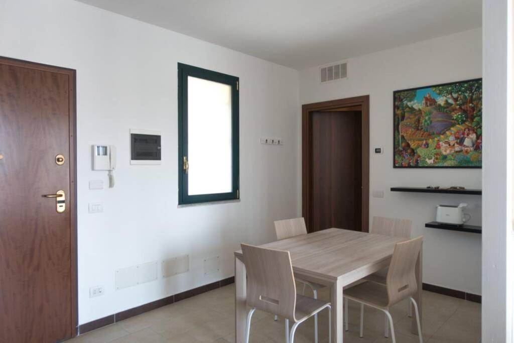 Apartment Victoria, Cozy Studio Flat Near Leonardo Academy Sesto Calende Extérieur photo