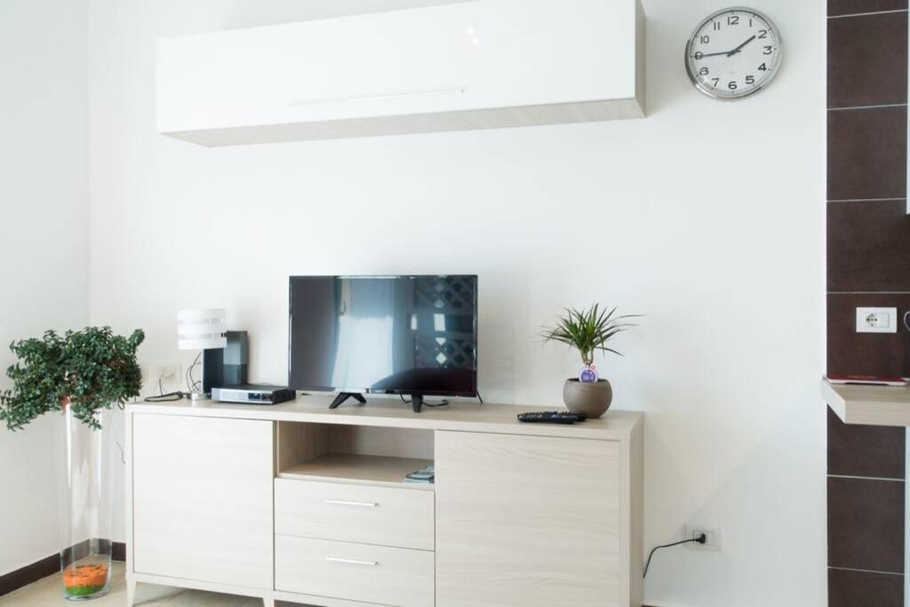 Apartment Victoria, Cozy Studio Flat Near Leonardo Academy Sesto Calende Extérieur photo